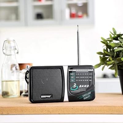 Geepas GR6821 4-bantlı Radyo ve Kulaklık